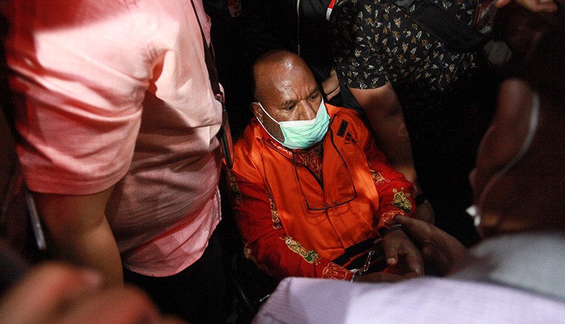 Gubernur Papua Lukas Enembe Ditahan KPK - Bagian 2