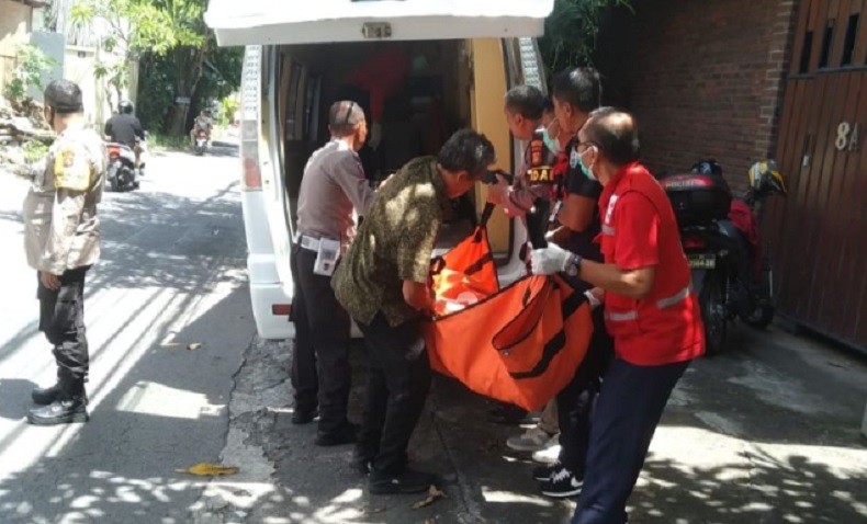 Mabuk lalu Terpeleset, Bule Rusia Tewas di Kolam Renang Vila Kuta Bali