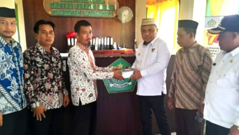 Serahkan Bantuan 1.000 Buku Iqro, Ini Misi Wabup Gorontalo 