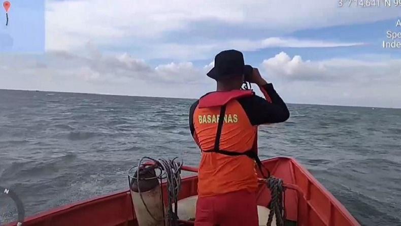 Perahu Nelayan Tenggelam Ditabrak Kapal Tanker, 10 Orang Selamat, 1 Tewas