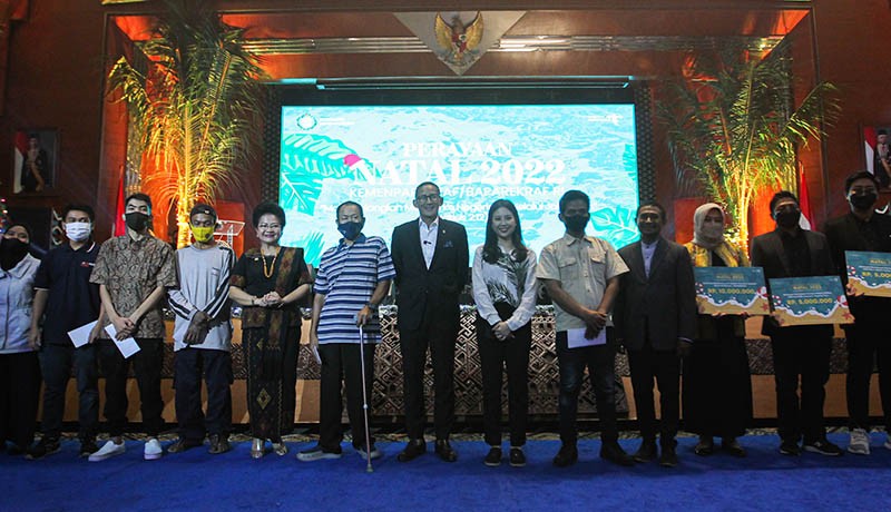 Wamenparekraf Angela Tanoesoedibjo Hadiri Perayaan Natal Kemenparekraf - Bagian 4