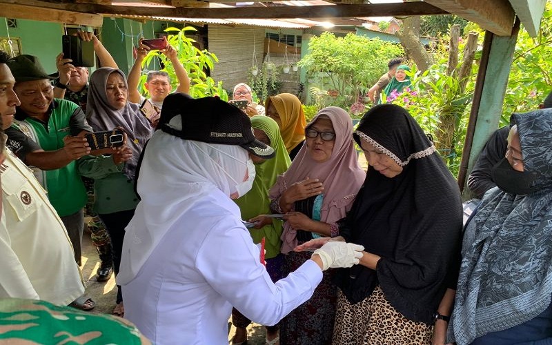 title Warga Korban Angin Kencang di Palembang Terima Bantuan Warga Korban Angin Kencang di Palembang Terima Bantuan