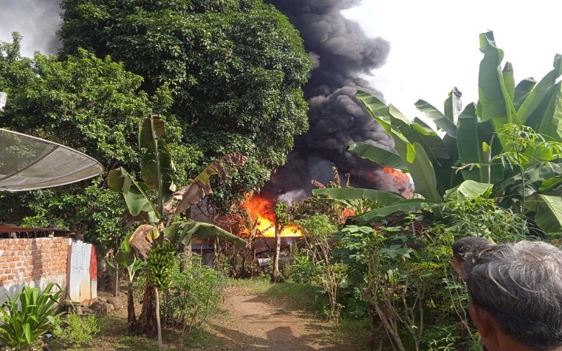 Gudang BBM di Lubuklinggau Terbakar dan Meledak, Warga Berhamburan ke Luar Rumah 