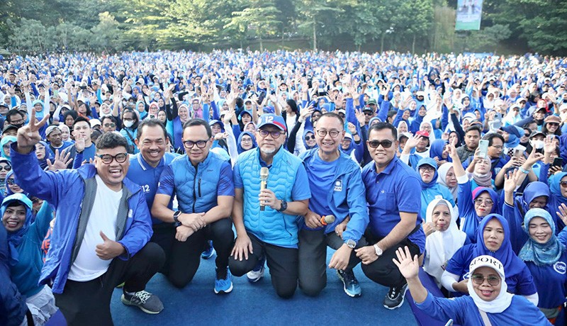 Giatkan Olahraga, Zulhas Birukan Lapangan Sempur Bogor Lewat Senam Sehat - Bagian 3