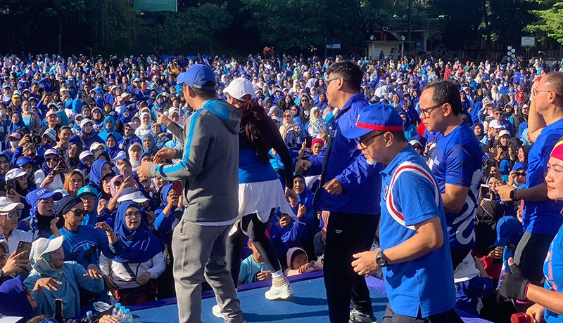 Giatkan Olahraga, Zulhas Birukan Lapangan Sempur Bogor Lewat Senam Sehat - Bagian 2