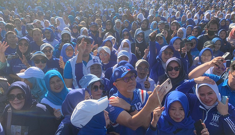 Giatkan Olahraga, Zulhas Birukan Lapangan Sempur Bogor Lewat Senam Sehat - Bagian 4