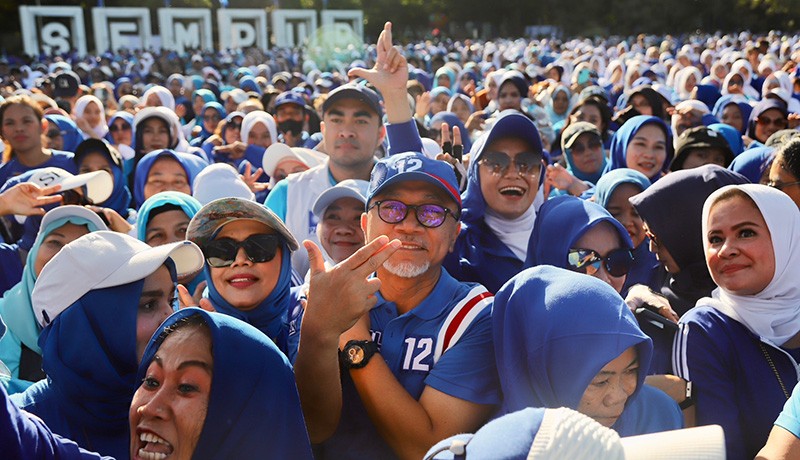 Giatkan Olahraga, Zulhas Birukan Lapangan Sempur Bogor Lewat Senam Sehat - Bagian 5