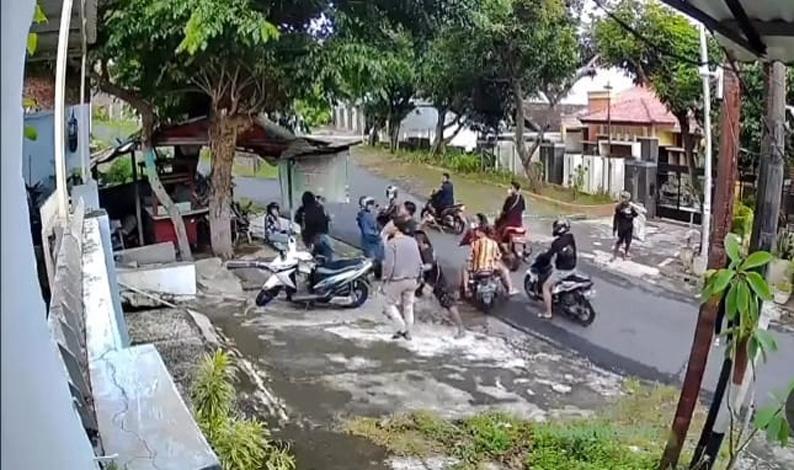  Brutal, Belasan Remaja Bersenjata Tajam Serang Warga dan Rusak Rumah di Semarang
