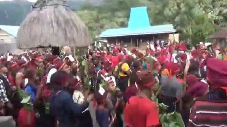 Ritual Adat Reba Oh Luka, Perang Melawan Hujan Angin di Kampung Nage