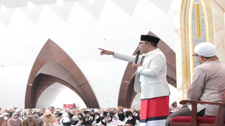 Masjid Al Jabbar Dibangun Untuk Ibadah, Ridwan Kamil Larang Warga Buat ...