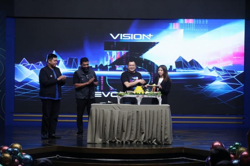 Vision+ Rayakan HUT Ke-3, Ini Harapan Clarissa Tanoesoedibjo