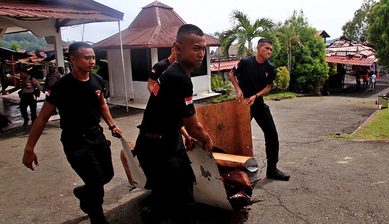 Penampakan Rumah Dinas Kapolda Papua Ludes Terbakar - Bagian 2