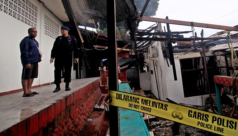 Penampakan Rumah Dinas Kapolda Papua Ludes Terbakar - Bagian 1