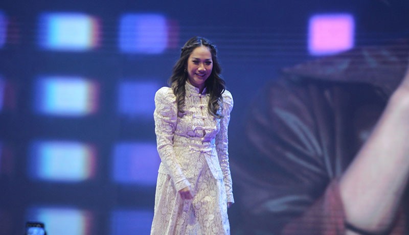 Pesona Kecantikan Bunga Citra Lestari Jadi Juri Indonesian Idol - Bagian 2