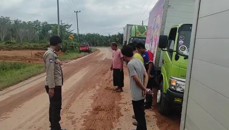 Kronologi 2 Ibu Rumah Tangga Tewas Terlindas Truk di Bangka Barat, Terjungkal dari Motor