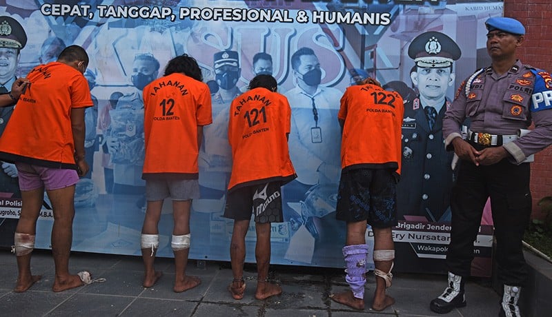 3 Pelaku Pembunuhan Berencana di Kebun Karet Lebak Ditembak Kakinya - Bagian 2