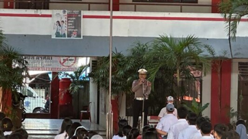 Gelar Police Goes to School, Polresta Manado Ajak Pelajar Tertib Berlalu Lintas