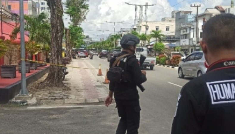 title Tinggalkan Koper dan Kardus di Mapolres Tarakan, Pria Mencurigakan Ditangkap Tinggalkan Koper dan Kardus di Mapolres Tarakan, Pria Mencurigakan Ditangkap