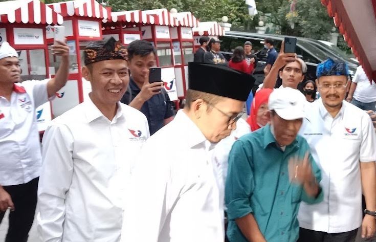 Partai Perindo Bagikan Gerobak, Ferry: Langkah Konkret Naikkan Taraf Hidup Rakyat