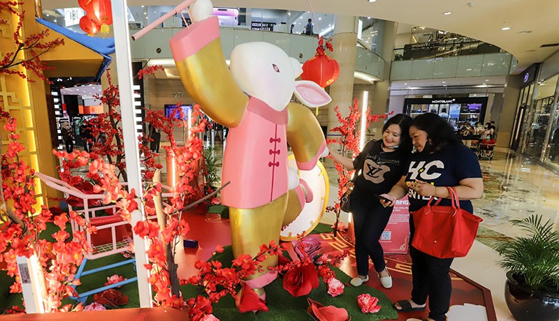Semarak Menyambut Tahun Baru Imlek 2574 di Pusat Perbelanjaan - Bagian 1