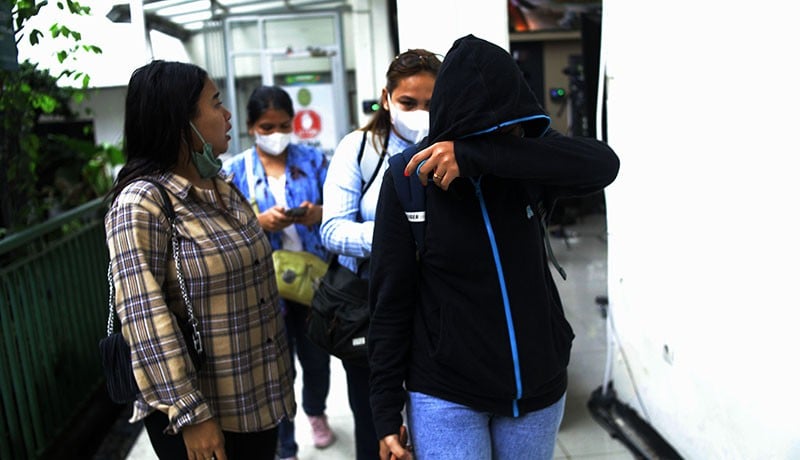 Pendukung Menangis Histeris Bharada E Dituntut 12 Tahun Penjara - Bagian 5