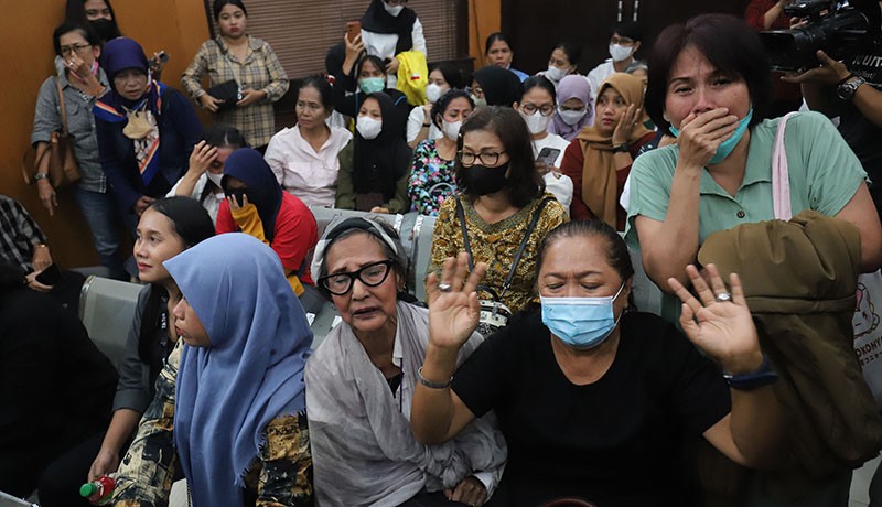 Pendukung Menangis Histeris Bharada E Dituntut 12 Tahun Penjara - Bagian 4