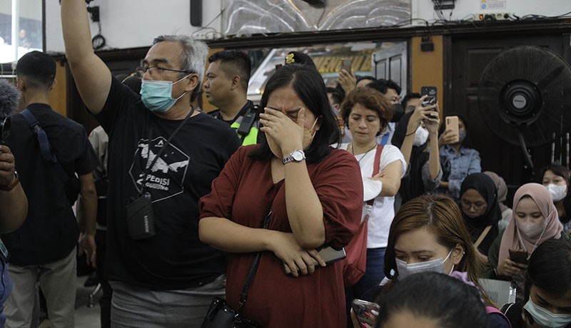 Pendukung Menangis Histeris Bharada E Dituntut 12 Tahun Penjara - Bagian 3