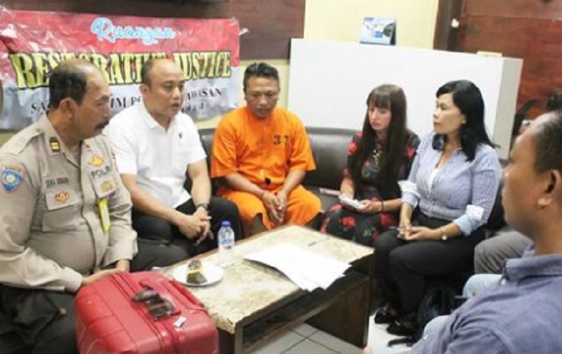 title Sopir Pencuri Koper WNA di Bandara Ngurah Rai Dibebaskan, Korban Maafkan Pelaku Sopir Pencuri Koper WNA di Bandara Ngurah Rai Dibebaskan, Korban Maafkan Pelaku