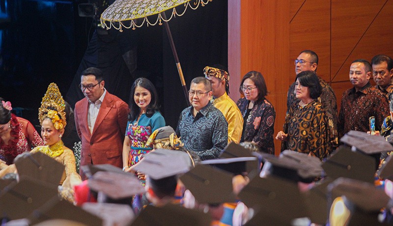 Foto Wisuda Angkatan Pertama MNC University  - Bagian 5