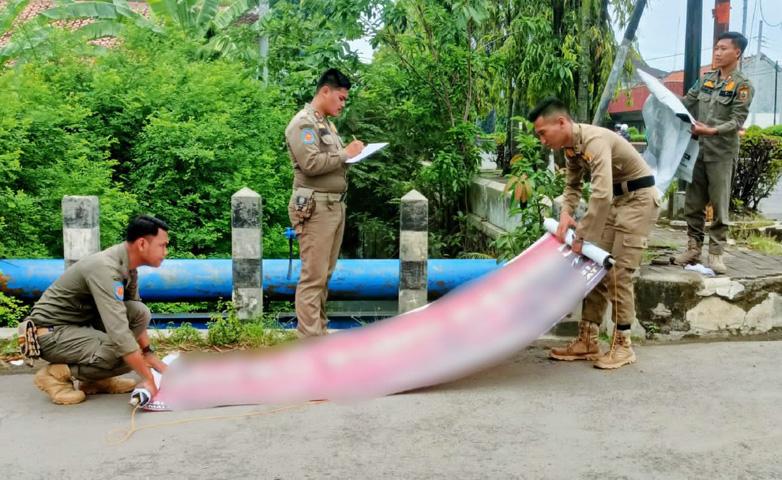 Operasi Penertiban Satpol Pp Pemalang Copoti Reklame Liar Dan Baliho Kedaluwarsa 