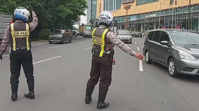 title Sidang Lanjutan Tragedi Kanjuruhan, Polisi Kembali Jaga Ketat Perbatasan Surabaya Sidang Lanjutan Tragedi Kanjuruhan, Polisi Kembali Jaga Ketat Perbatasan Surabaya