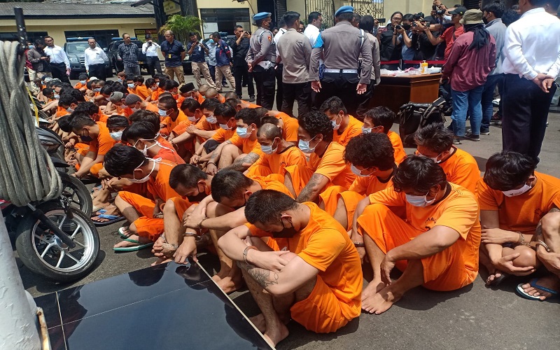 Awal 2023, Polisi Tangkap 72 Penjahat Jalanan di Bandung, 15 Ditembak
