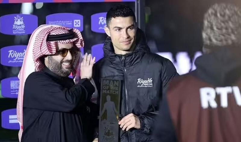 Jadi Man of The Match Duel PSG Vs Riyadh All Star, Cristiano Ronaldo Kebingungan