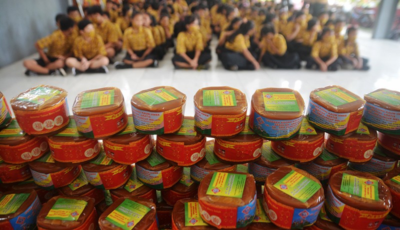 Ratusan Siswa Semarang Dapat Kue Keranjang Jelang Imlek 2574 - Bagian 4