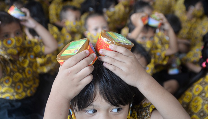 Ratusan Siswa Semarang Dapat Kue Keranjang Jelang Imlek 2574 - Bagian 2