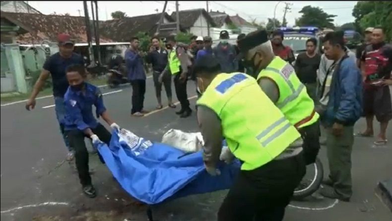 title Jatuh Nyenggol Pikap Mogok, Petani di Tuban Tewas Terlindas Truk Jatuh Nyenggol Pikap Mogok, Petani di Tuban Tewas Terlindas Truk