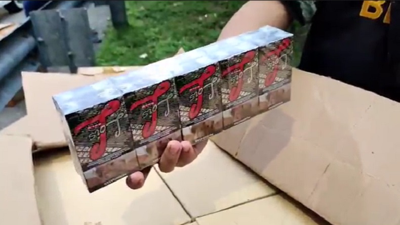 Adang Bus Antarprovinsi, Petugas Bea Cukai Kediri Temukan 158.000 Batang Rokok Ilegal