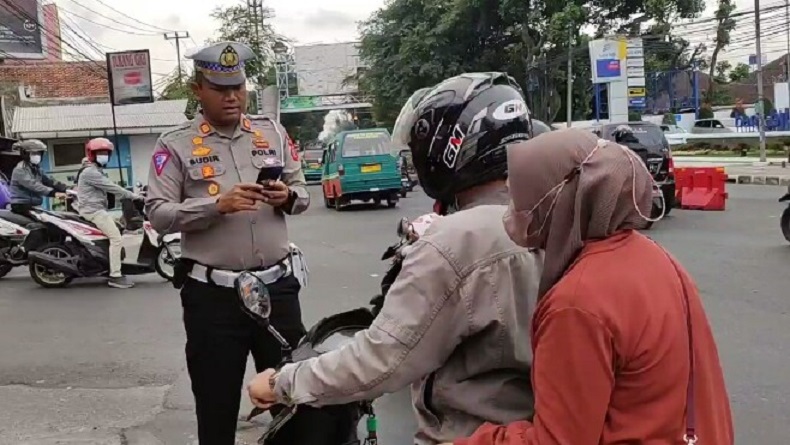 Tilang Elektronik Diterapkan di Cimahi, 150 Polantas Dibekali HP Khusus