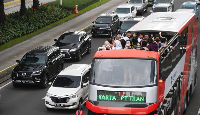 Jalan-Jalan Keliling Jakarta Naik Bus Tingkat Atap Terbuka - Bagian 2