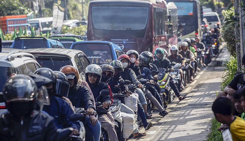 Kemacetan Panjang Menuju Jalur Wisata Puncak Bogor pada Sabtu Siang - Bagian 3