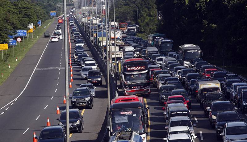 Kemacetan Panjang Menuju Jalur Wisata Puncak Bogor pada Sabtu Siang - Bagian 2