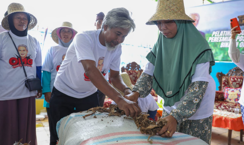 Relawan Ganjar Pranowo Latih Petani Milenial Pamekasan tentang Budidaya Tembakau
