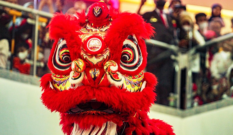 Atraksi Barongsai Meriahkan Tahun Baru Imlek 2574 di Pusat Perbelanjaan  - Bagian 3