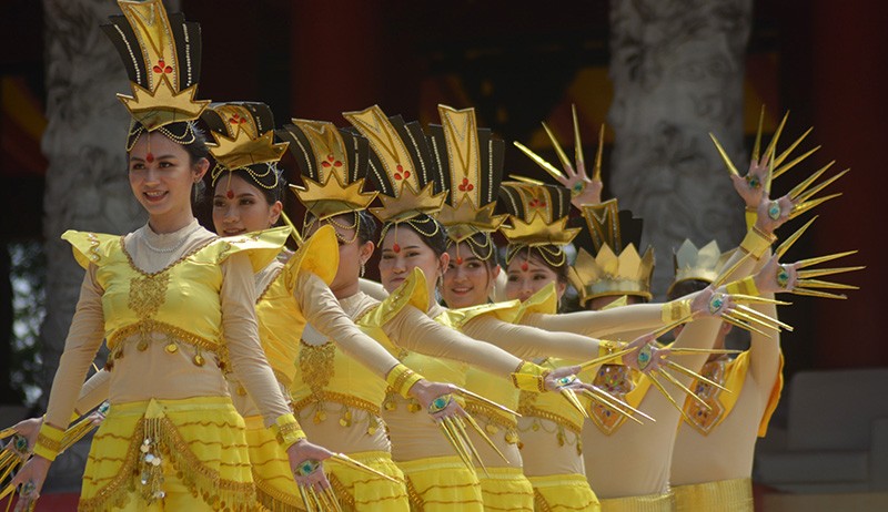 Kemeriahan Perayaan Imlek di Kelenteng Sam Poo Kong Semarang - Bagian 1