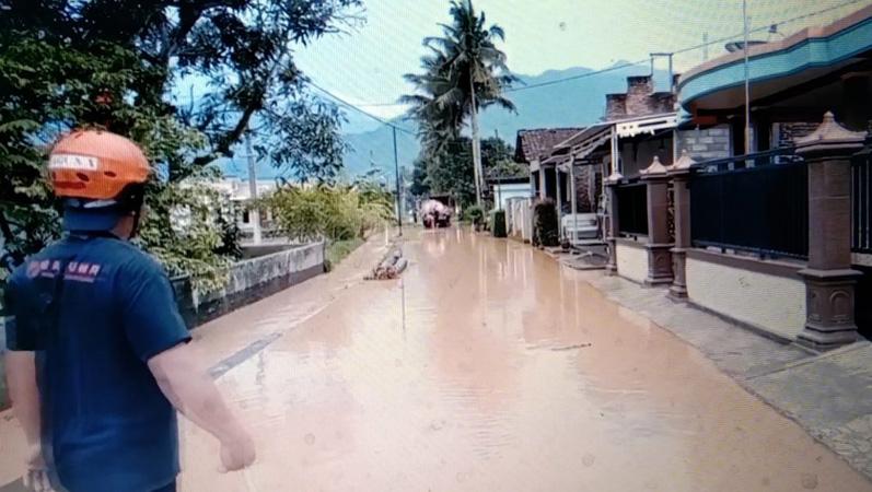  Sungai Ngugung Meluap, Ratusan Rumah di Banyubiru Terendam Banjir
