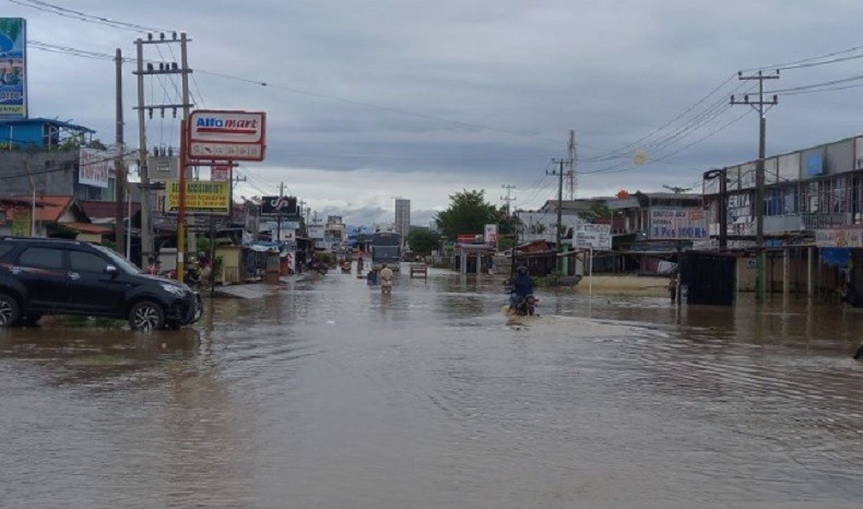 title 2 Ruas Jalan di Bengkulu Ditutup akibat Banjir, Polisi: Hanya Sementara, Sambil Tunggu Air Surut 2 Ruas Jalan di Bengkulu Ditutup akibat Banjir, Polisi: Hanya Sementara, Sambil Tunggu Air Surut