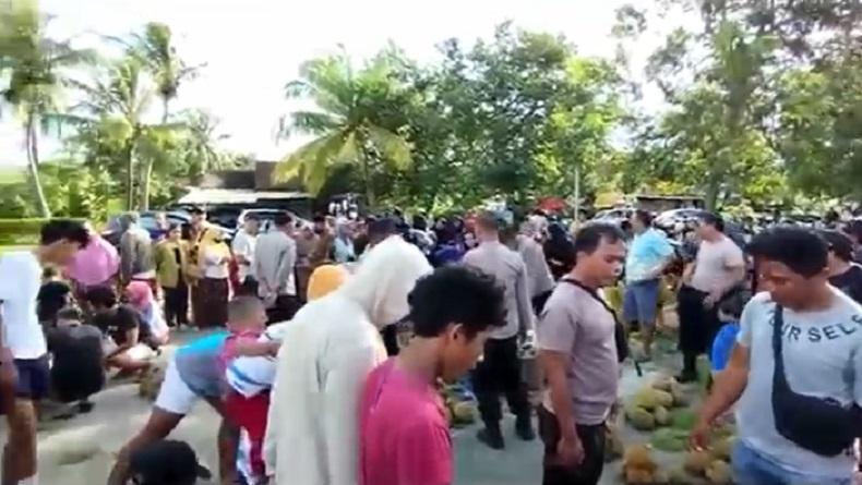 Bazar Durian Murah di Lobar Diserbu Warga, Rp200.000 Dapat 15 Buah