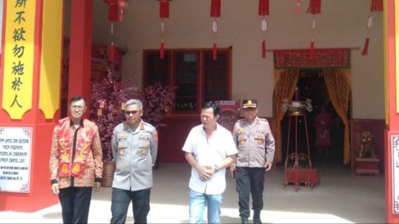 title Cek Pengamanan Imlek, Kapolda Sulut Kunjungi 4 Kelenteng di Kota Manado Cek Pengamanan Imlek, Kapolda Sulut Kunjungi 4 Kelenteng di Kota Manado