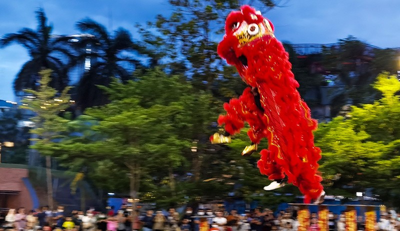 Antusiasme Warga Nonton Aksi Barongsai - Bagian 4