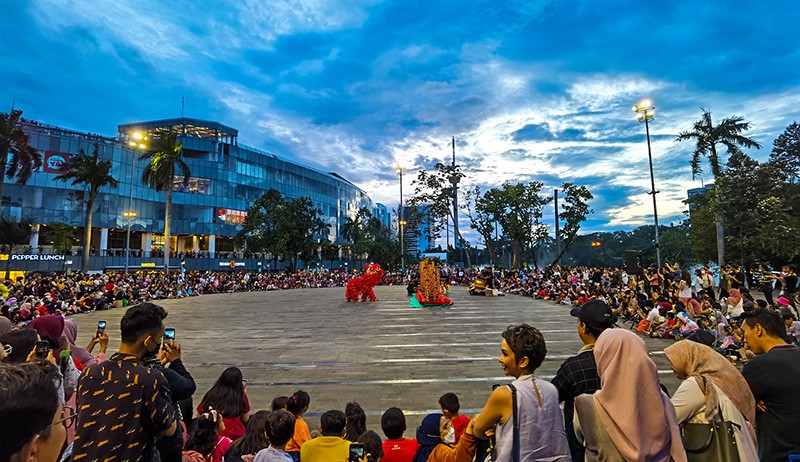 Antusiasme Warga Nonton Aksi Barongsai - Bagian 2